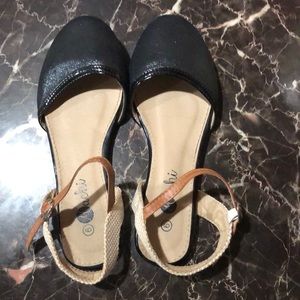 sandals/flats